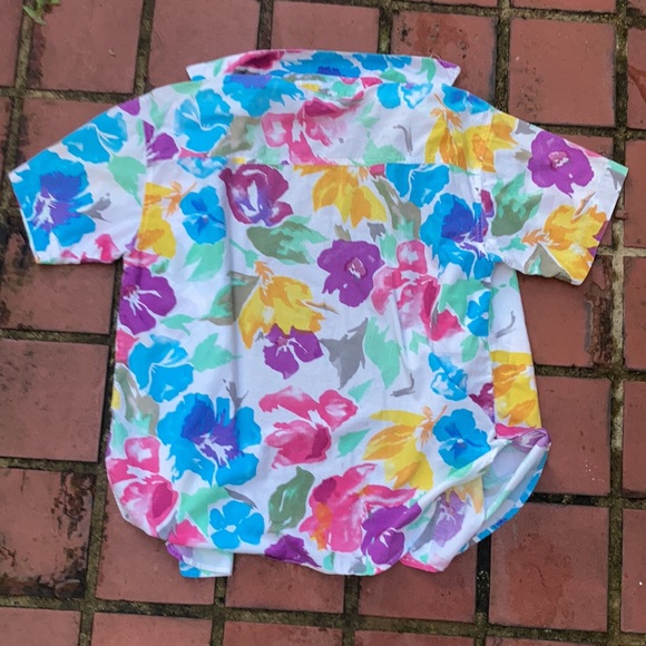 Fun and floral cotton Gitano shirt size medium - Picture 4 of 5
